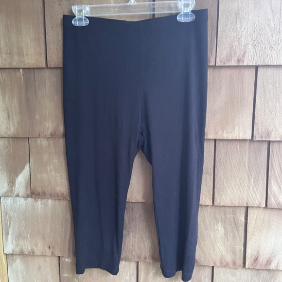 Karen Kane black capri leggings made in USA - Picture 2 of 6